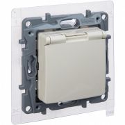 ETIKA розетка 1-местная с заземлением, с защитными шторками и крышкой, скрытой установки, слоновая кость (672326) Розетка
